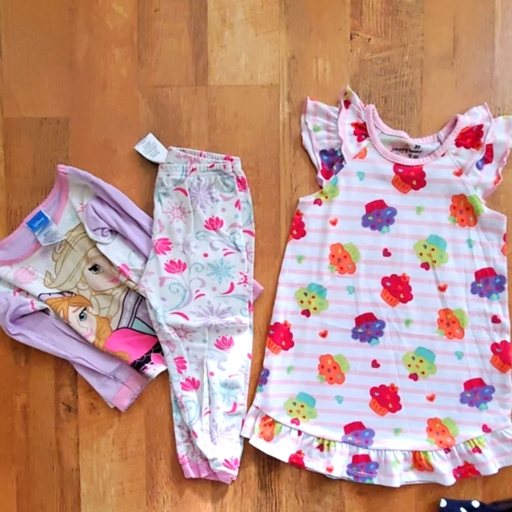 13 Piece Girls 3T Set- 2‎ Pjs, 4 Shorts, 2 Skirts, 2 Pants, 3 Tops